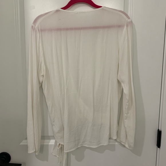 URBAN OUTFITTERS Deep V Flowy Side Tie Long Sleeve - Picture 4 of 5